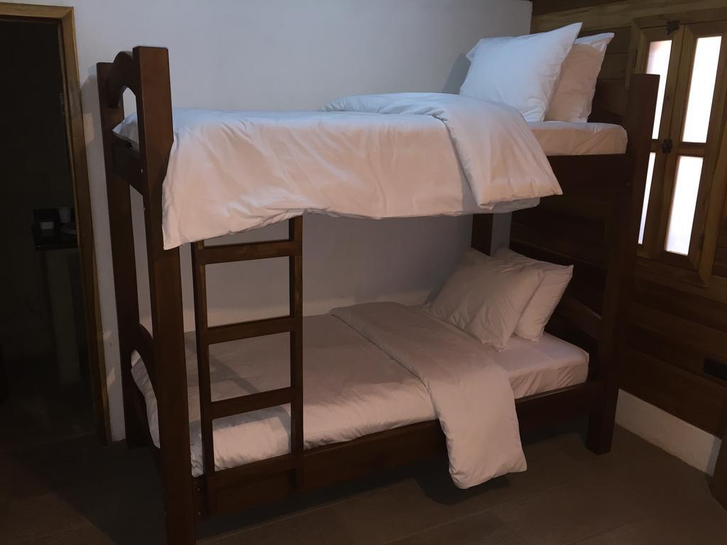 Casa Aura: Beachfront Premium Hostel Tamarindo Bilik gambar