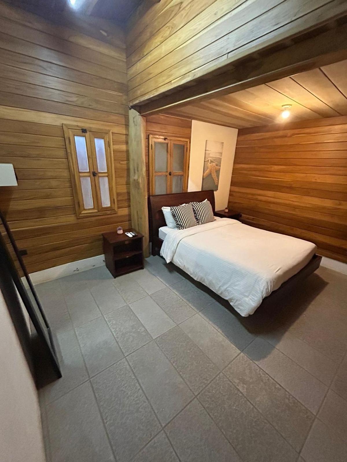 Casa Aura: Beachfront Premium Hostel Tamarindo Luaran gambar