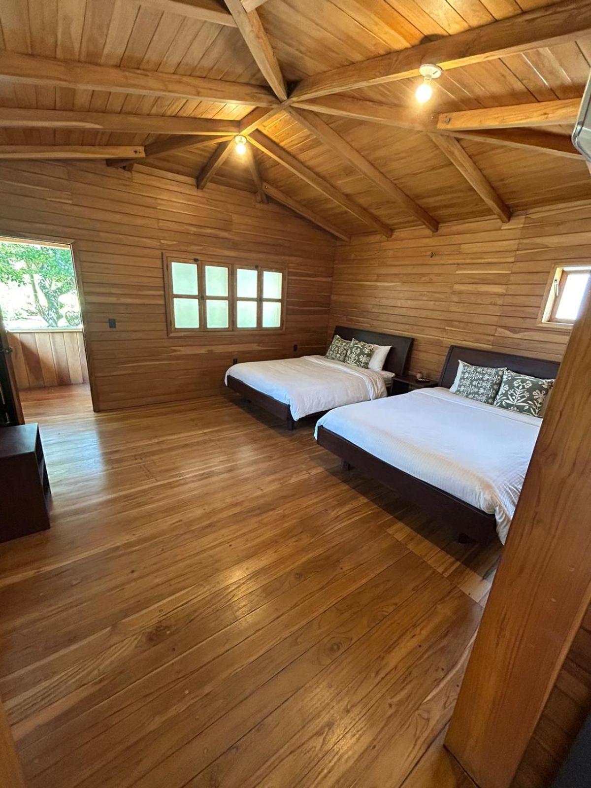 Casa Aura: Beachfront Premium Hostel Tamarindo Luaran gambar